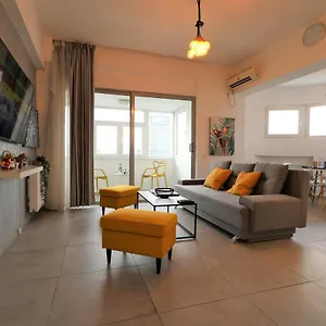 Appartamento Serenity Heights Apartment: A Panoramic Haven Near Old Town - Free Minibar, Bucarest